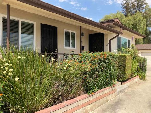 820 42 W 7th Avenue Escondido CA 92025