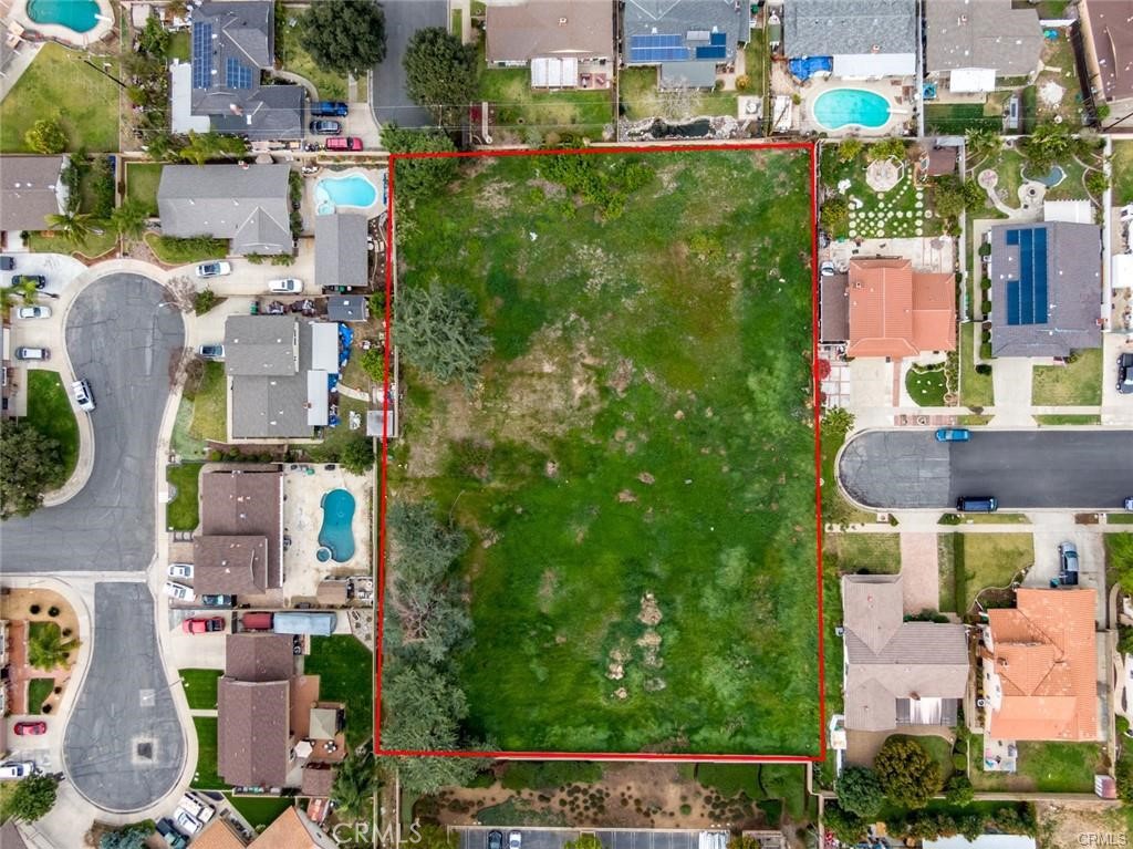 1353 W Arrow