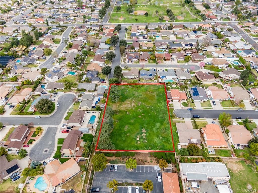 1353 W Arrow