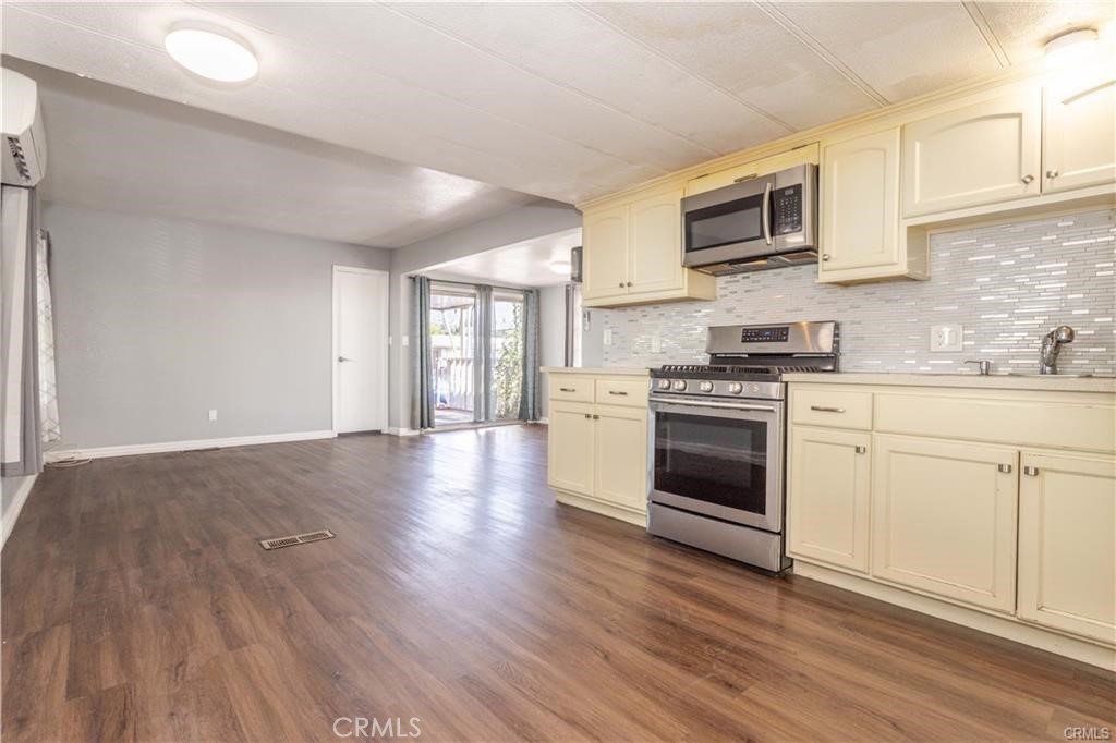 16079 Yarnell Street C15