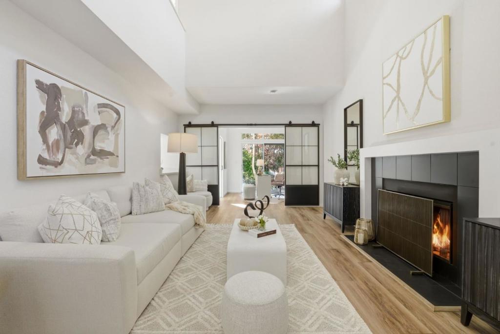 230 Lakeridge Way