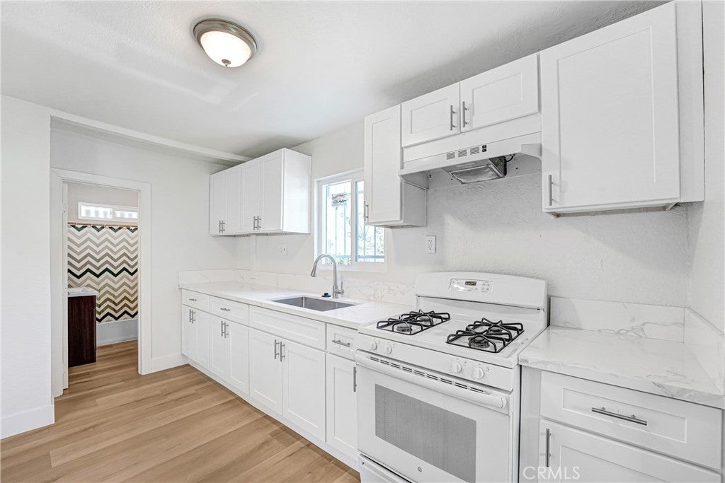 715 E 87th Place
