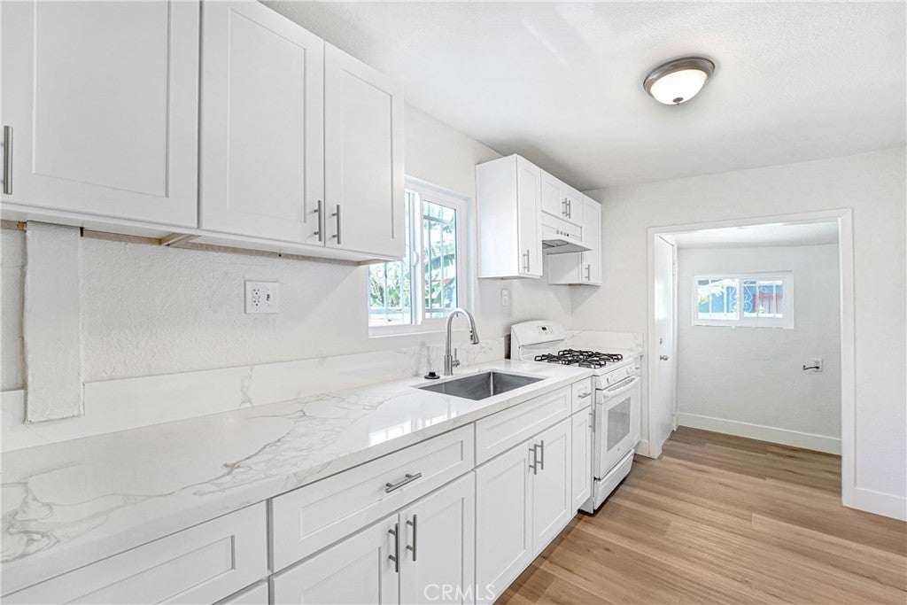 715 E 87th Place