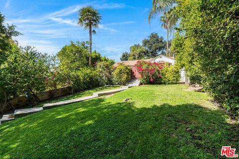 Photo of 11247 Acama Street, North Hollywood, CA 91602 (MLS # 25606183)
