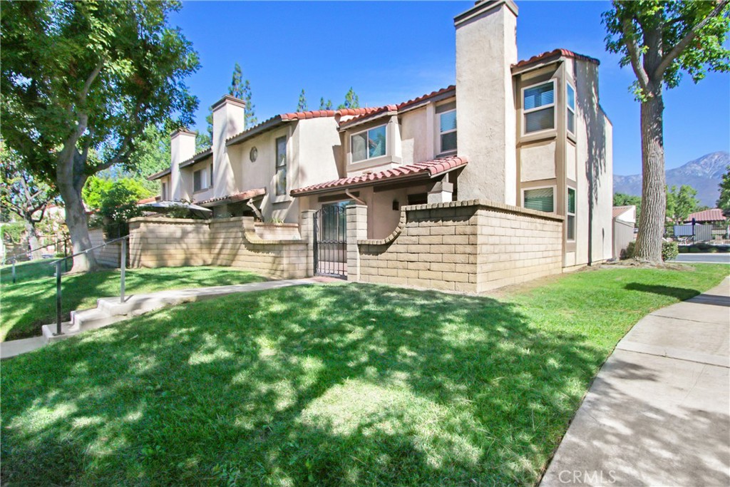 BRAND NEW HIGH-END CUSTOM REMODEL. 2 masters, 3 baths, amenities include pool, jacuzzi, dog park, tennis courts, club house, patrolled security and more. SEE PHOTOS