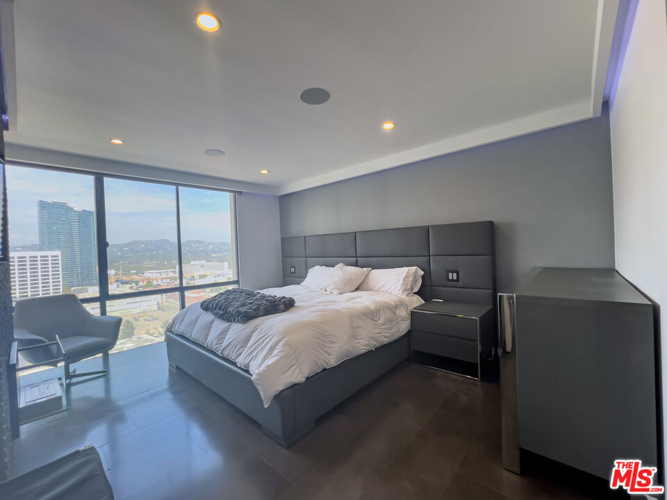 2160 Century Park East 2112