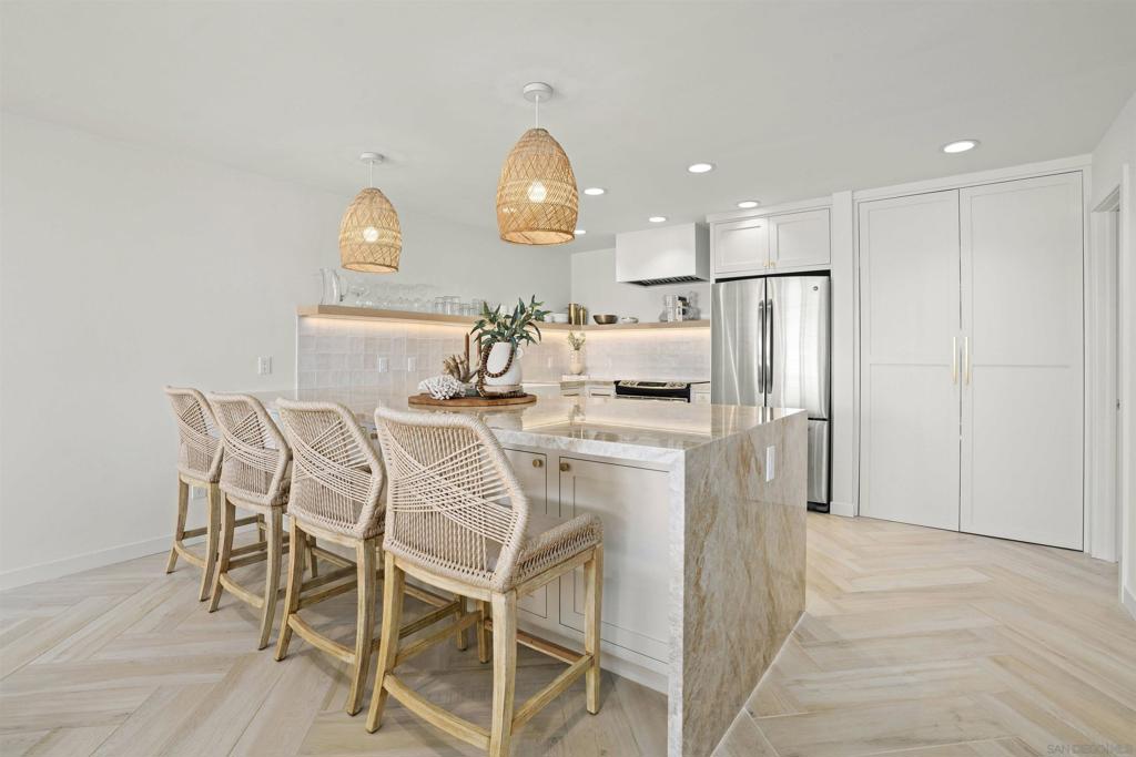 435 S Sierra Ave 114