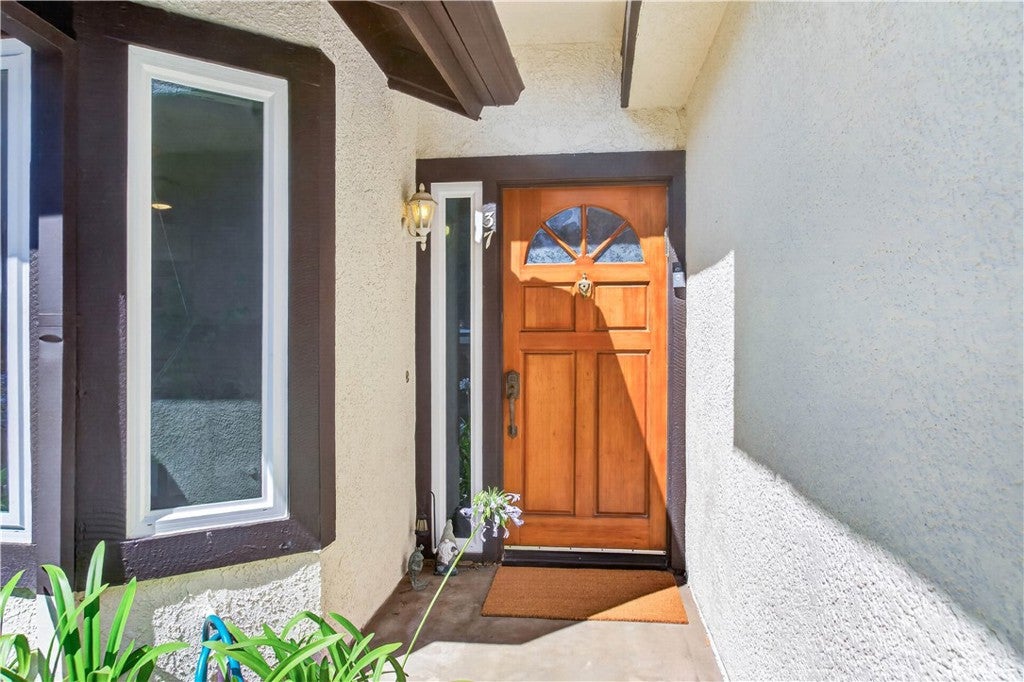 5612 Las Virgenes 37