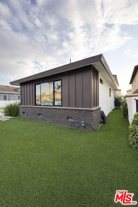 12527 Cranbrook Avenue