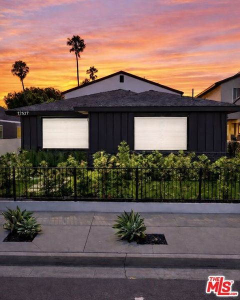 12527 Cranbrook Avenue Hawthorne CA 90250