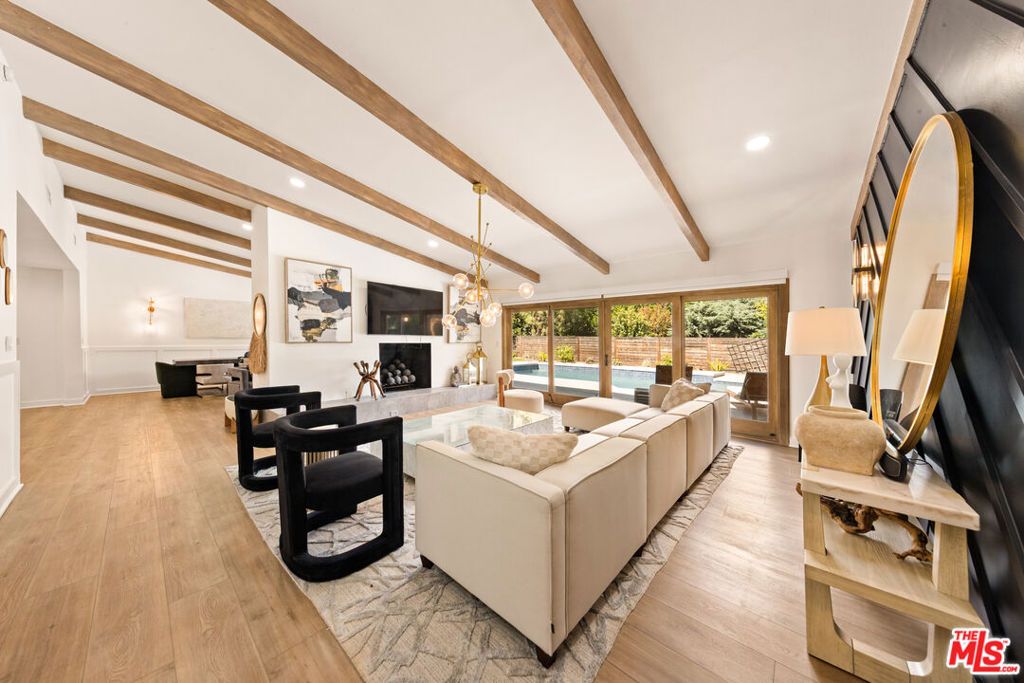 Photo of 24221 Aetna Street, Woodland Hills, CA 91367 (MLS # 25600843)