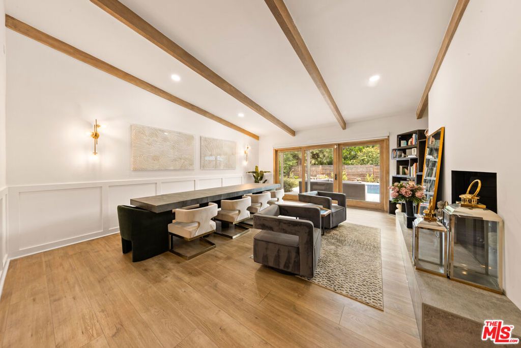 Photo of 24221 Aetna Street, Woodland Hills, CA 91367 (MLS # 25600843)