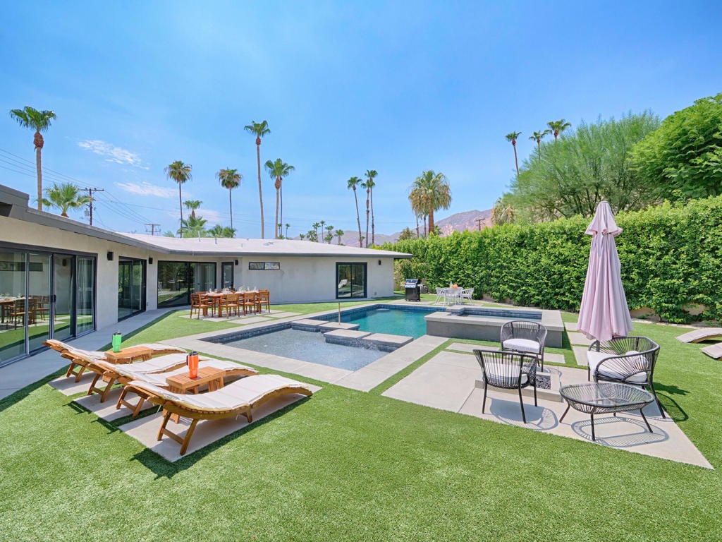792 E Mesquite Avenue