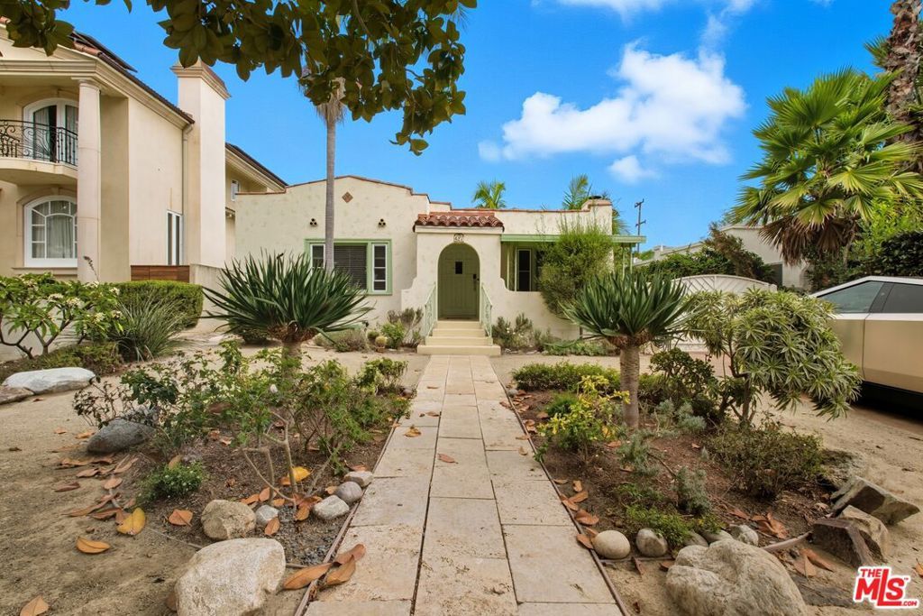 Photo of 427 11th Street, Santa Monica, CA 90402 (MLS # 25613737)