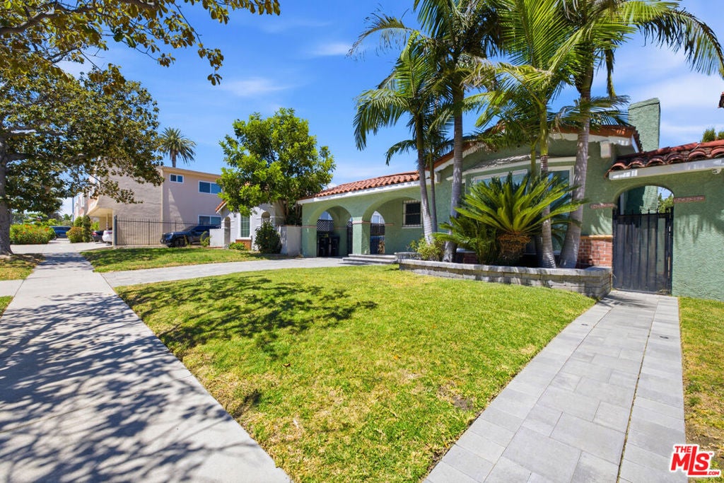 3237 W 74th Street