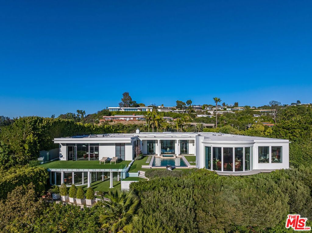 Photo of 610 Arkell Drive, Beverly Hills, CA 90210 (MLS # 26637609)