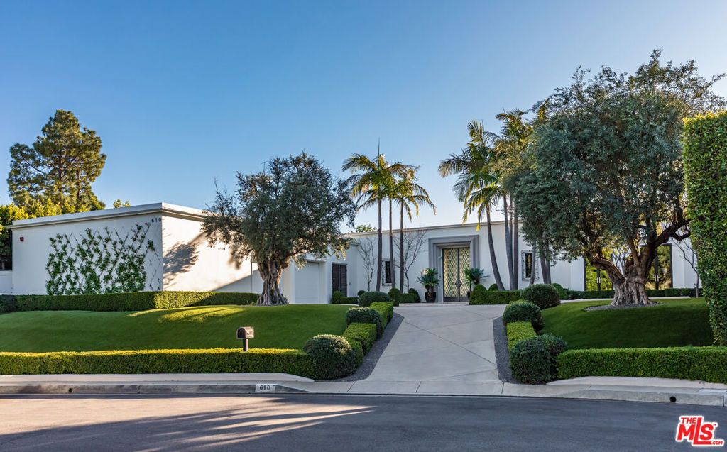 Photo of 610 Arkell Drive, Beverly Hills, CA 90210 (MLS # 26637609)