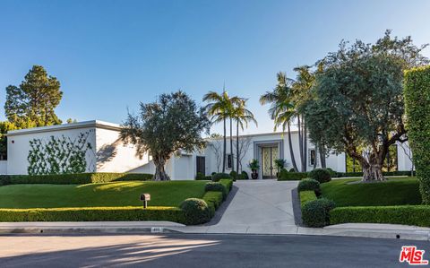 Photo of 610 Arkell Drive, Beverly Hills, CA 90210 (MLS # 26637609)