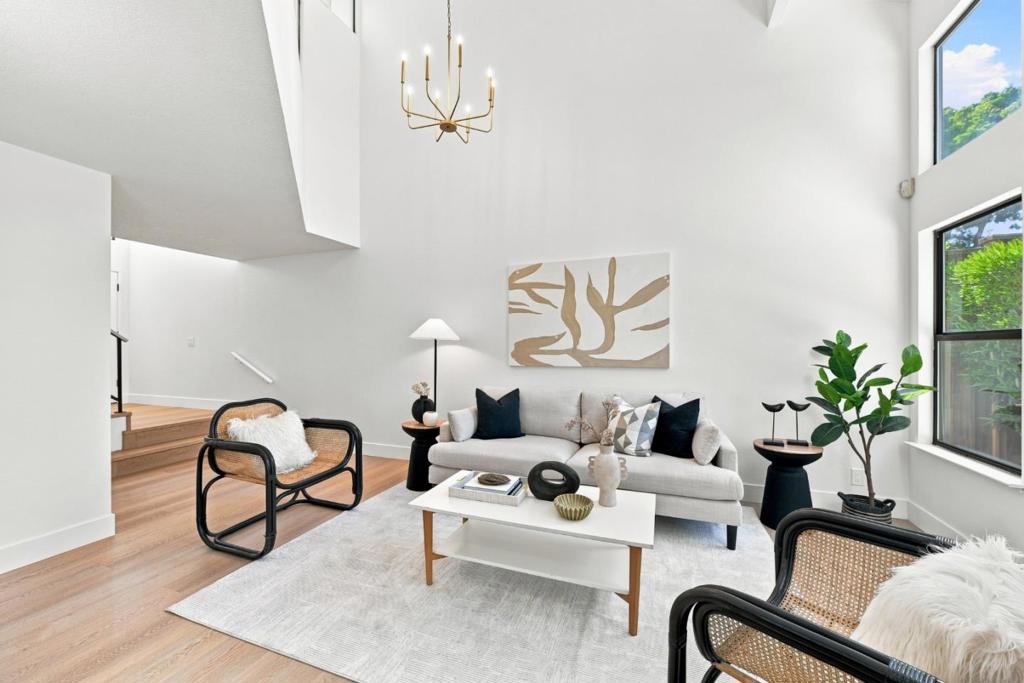 4786 Lago Vista Circle