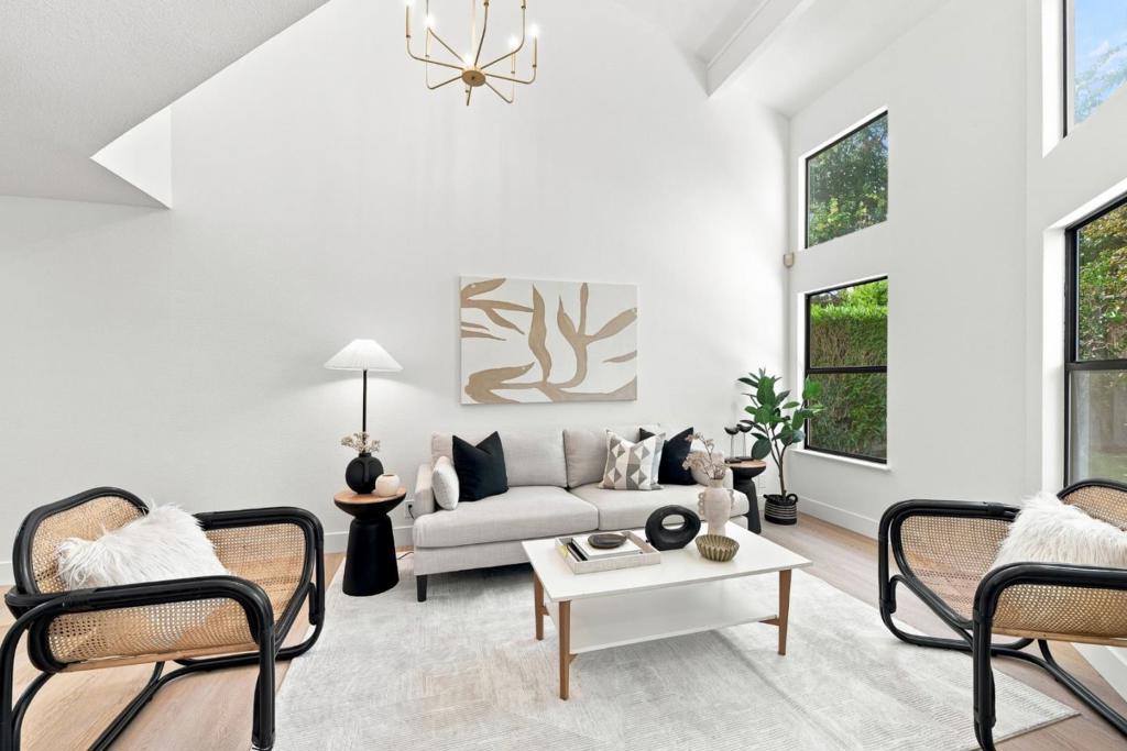 4786 Lago Vista Circle