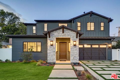 11729 Hartsook Street Valley Village CA 91607