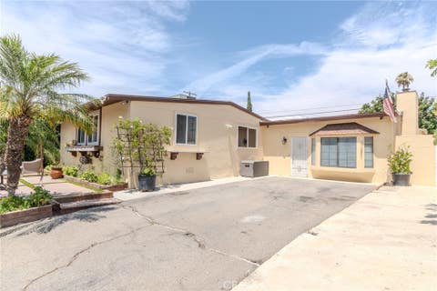 Photo of 8636 Colbath AVE, Los Angeles, CA 91402 (MLS # SR26174995)