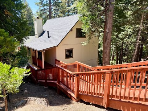 Photo of 27302 Pinewood DR, Lake Arrowhead, CA 92352 (MLS # DW26156814)