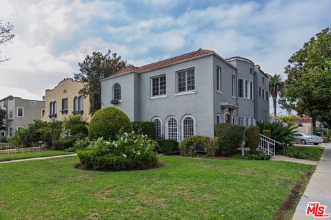 Photo of 253 N Irving Boulevard, Los Angeles, CA 90004 (MLS # 25594007)