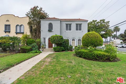 Photo of 253 N Irving Boulevard, Los Angeles, CA 90004 (MLS # 25594007)