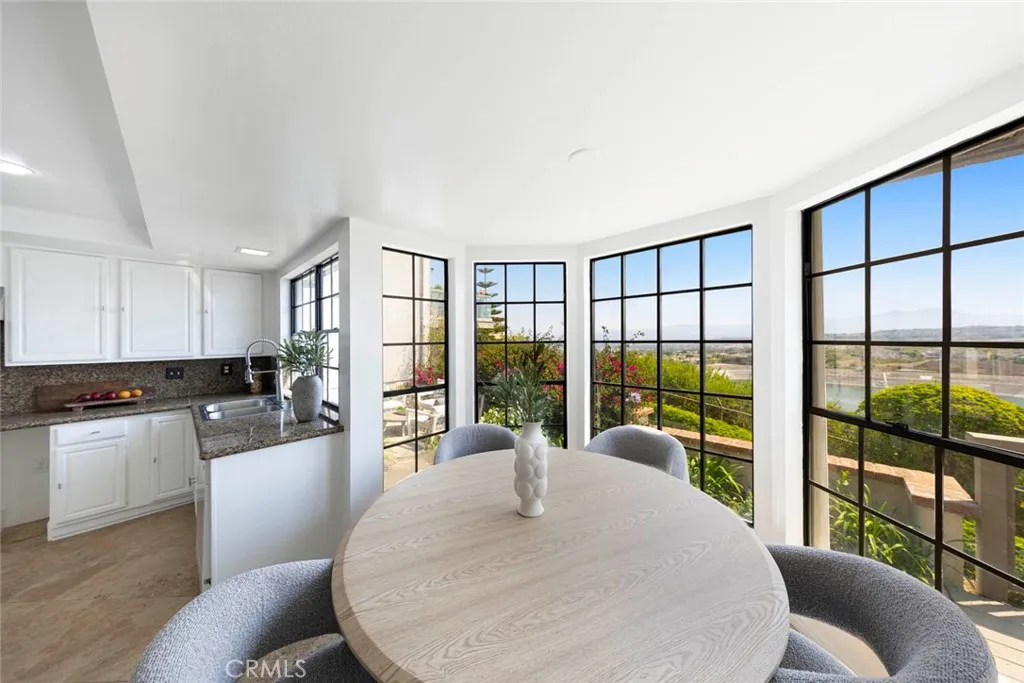 Newport Beach, California 92660, United States, 2 Bedrooms Bedrooms, ,2 BathroomsBathrooms,Residential,Active,161759