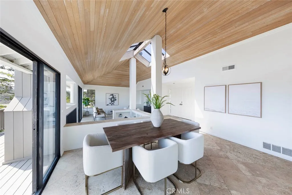 Newport Beach, California 92660, United States, 2 Bedrooms Bedrooms, ,2 BathroomsBathrooms,Residential,Active,161759