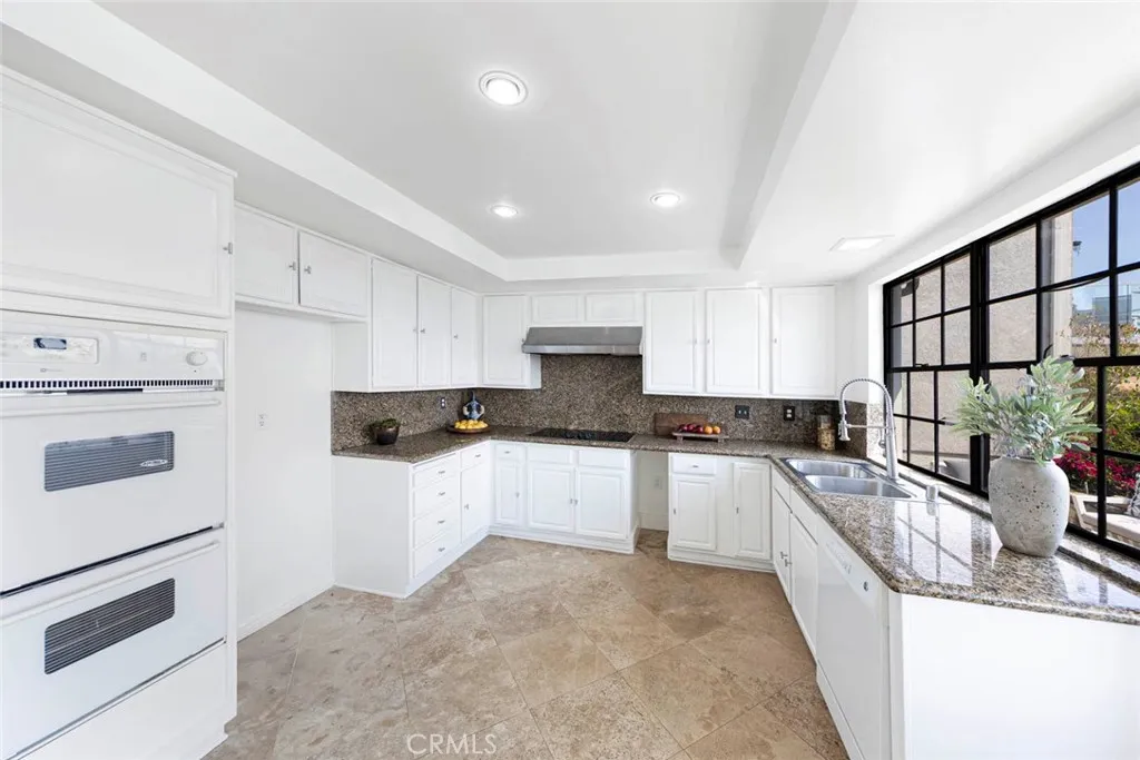 Newport Beach, California 92660, United States, 2 Bedrooms Bedrooms, ,2 BathroomsBathrooms,Residential,Active,161759