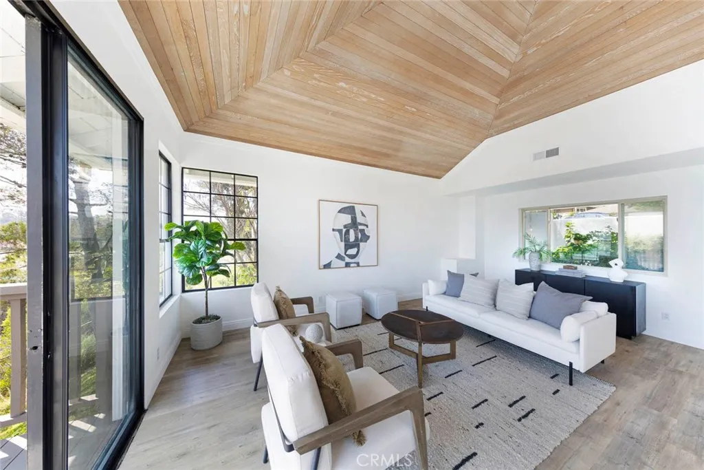 Newport Beach, California 92660, United States, 2 Bedrooms Bedrooms, ,2 BathroomsBathrooms,Residential,Active,161759