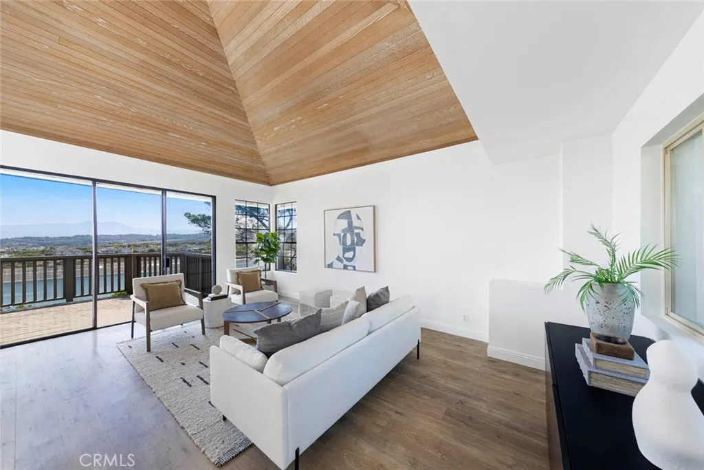 Newport Beach, California 92660, United States, 2 Bedrooms Bedrooms, ,2 BathroomsBathrooms,Residential,Active,161759