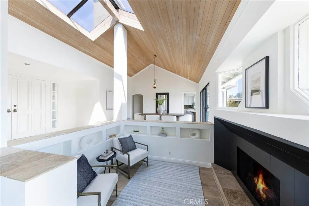 Newport Beach, California 92660, United States, 2 Bedrooms Bedrooms, ,2 BathroomsBathrooms,Residential,Active,161759