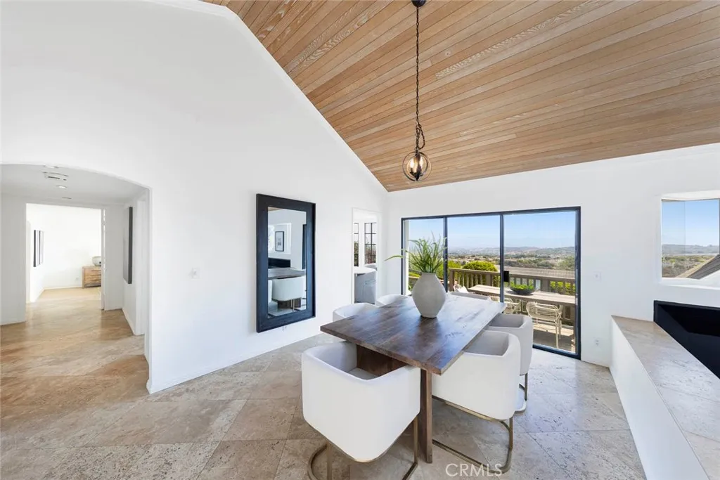 Newport Beach, California 92660, United States, 2 Bedrooms Bedrooms, ,2 BathroomsBathrooms,Residential,Active,161759