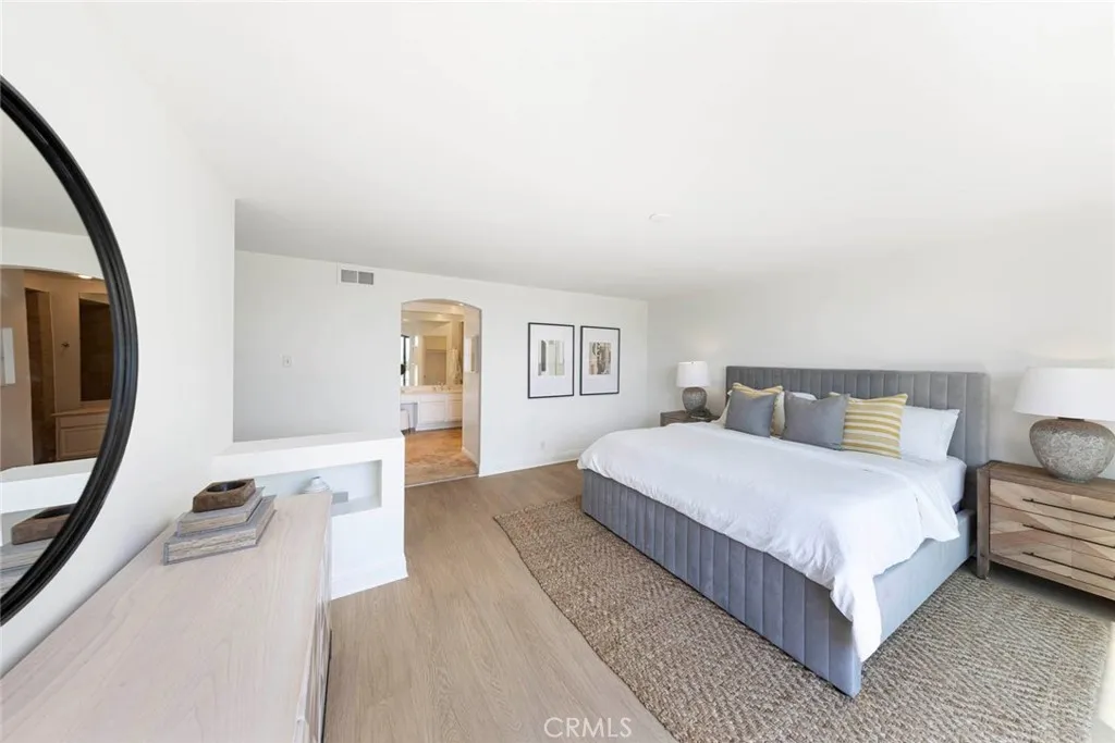 Newport Beach, California 92660, United States, 2 Bedrooms Bedrooms, ,2 BathroomsBathrooms,Residential,Active,161759