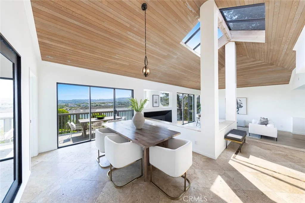 Newport Beach, California 92660, United States, 2 Bedrooms Bedrooms, ,2 BathroomsBathrooms,Residential,Active,161759