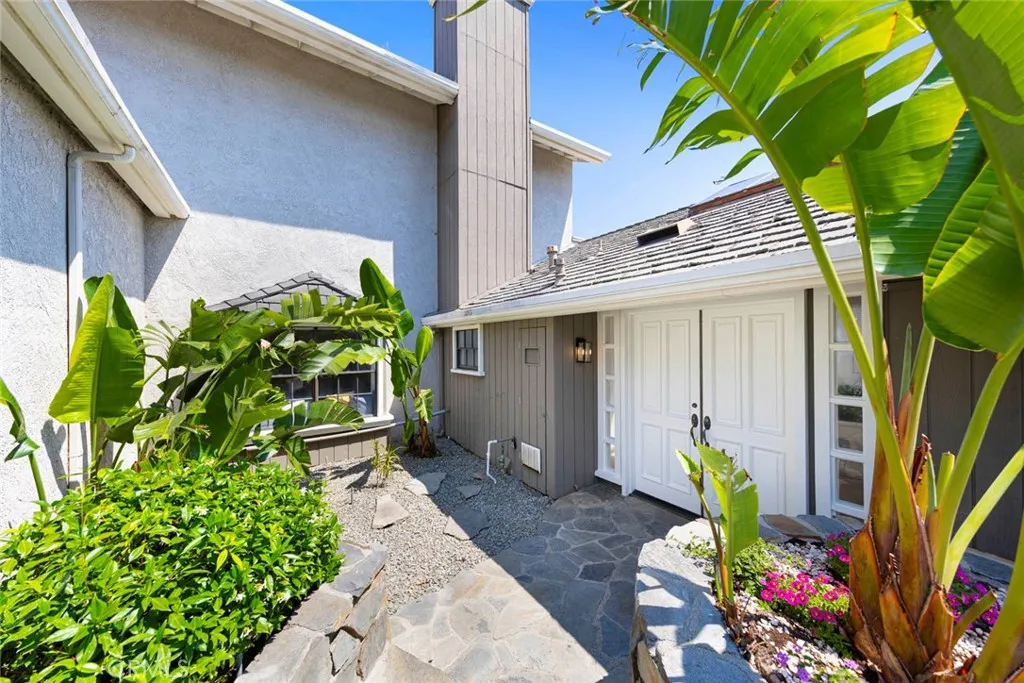 Newport Beach, California 92660, United States, 2 Bedrooms Bedrooms, ,2 BathroomsBathrooms,Residential,Active,161759