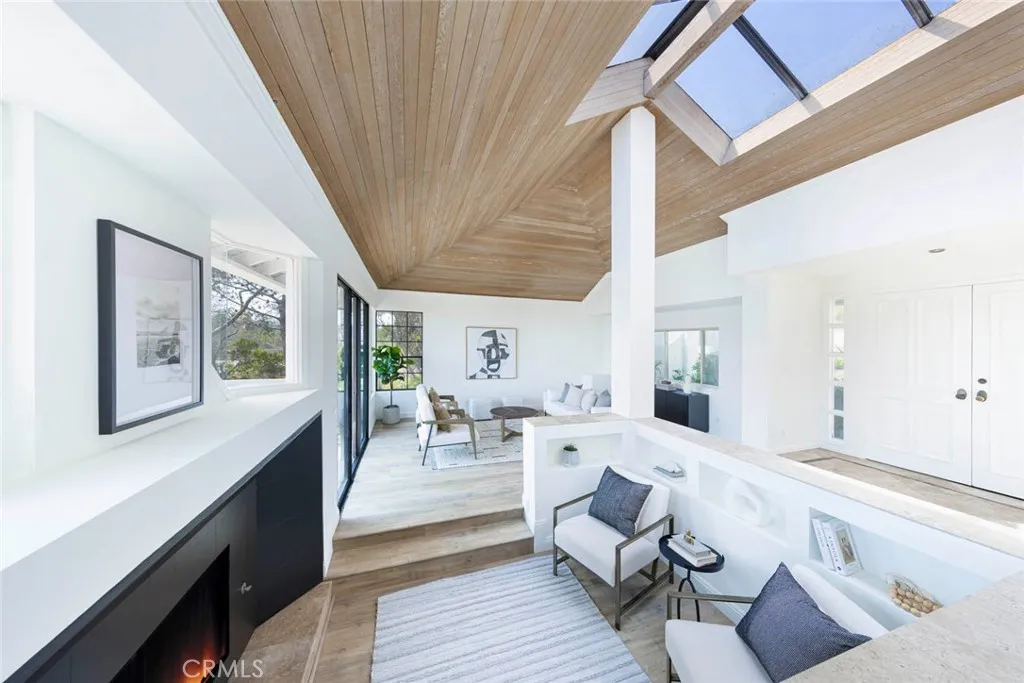 Newport Beach, California 92660, United States, 2 Bedrooms Bedrooms, ,2 BathroomsBathrooms,Residential,Active,161759