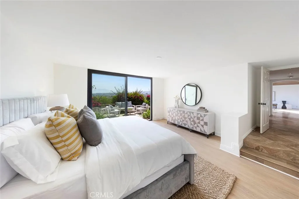 Newport Beach, California 92660, United States, 2 Bedrooms Bedrooms, ,2 BathroomsBathrooms,Residential,Active,161759