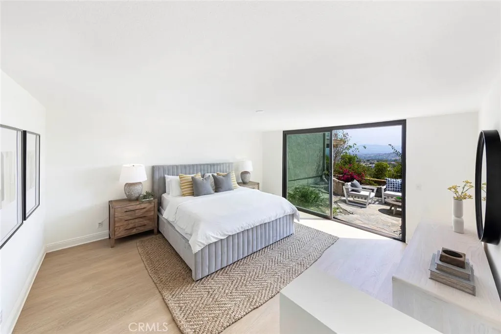 Newport Beach, California 92660, United States, 2 Bedrooms Bedrooms, ,2 BathroomsBathrooms,Residential,Active,161759