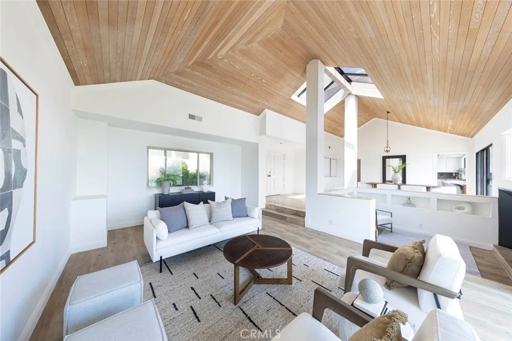 Newport Beach, California 92660, United States, 2 Bedrooms Bedrooms, ,2 BathroomsBathrooms,Residential,Active,161759