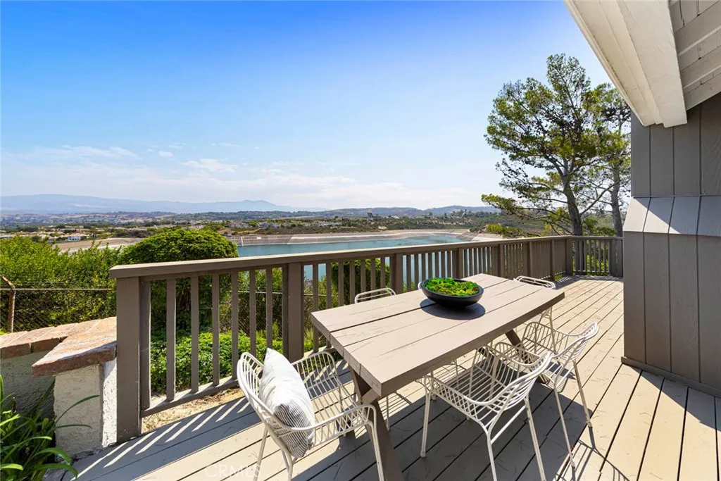 Newport Beach, California 92660, United States, 2 Bedrooms Bedrooms, ,2 BathroomsBathrooms,Residential,Active,161759