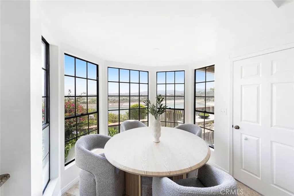 Newport Beach, California 92660, United States, 2 Bedrooms Bedrooms, ,2 BathroomsBathrooms,Residential,Active,161759