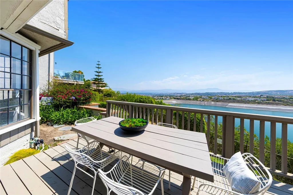 Newport Beach, California 92660, United States, 2 Bedrooms Bedrooms, ,2 BathroomsBathrooms,Residential,Active,161759