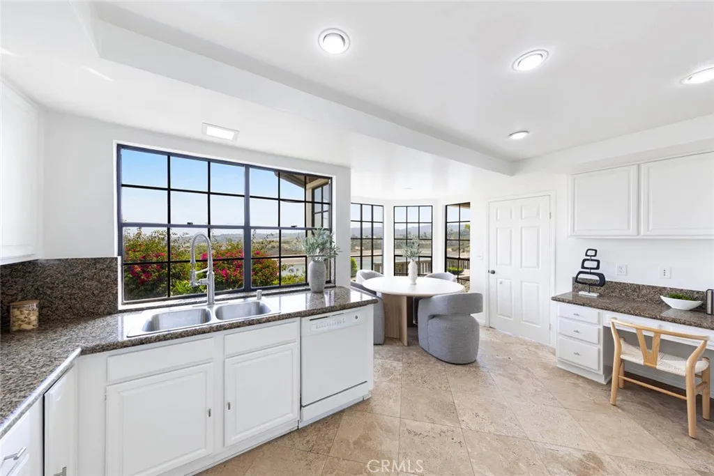 Newport Beach, California 92660, United States, 2 Bedrooms Bedrooms, ,2 BathroomsBathrooms,Residential,Active,161759