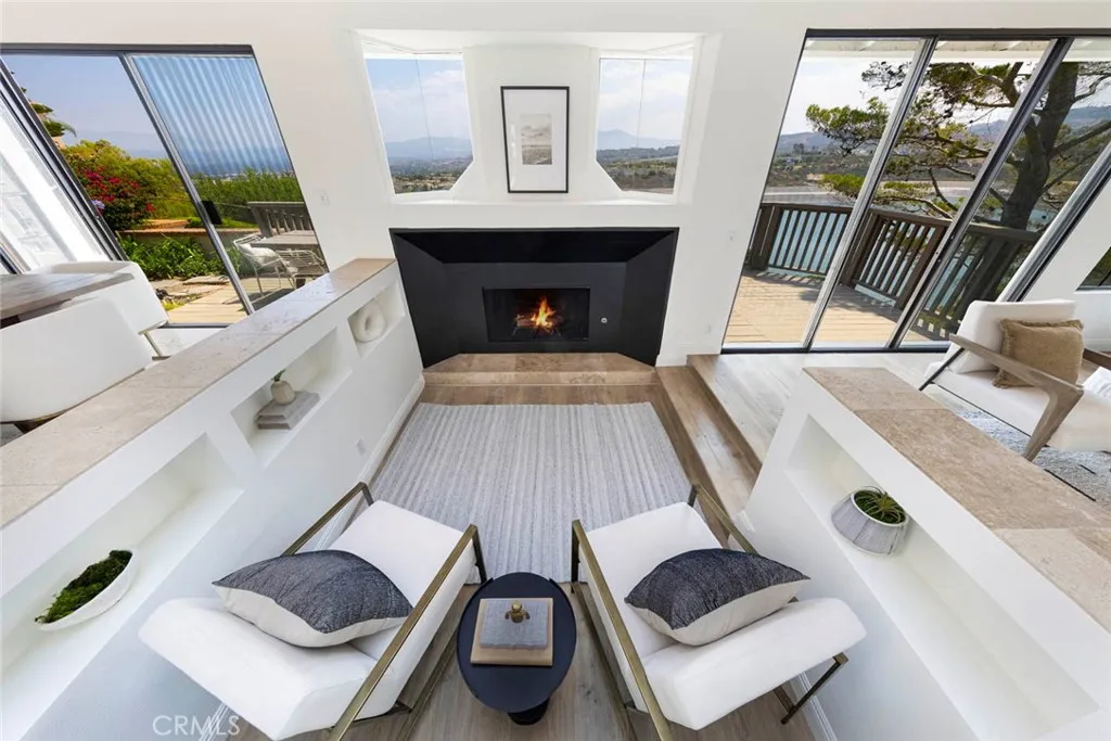 Newport Beach, California 92660, United States, 2 Bedrooms Bedrooms, ,2 BathroomsBathrooms,Residential,Active,161759