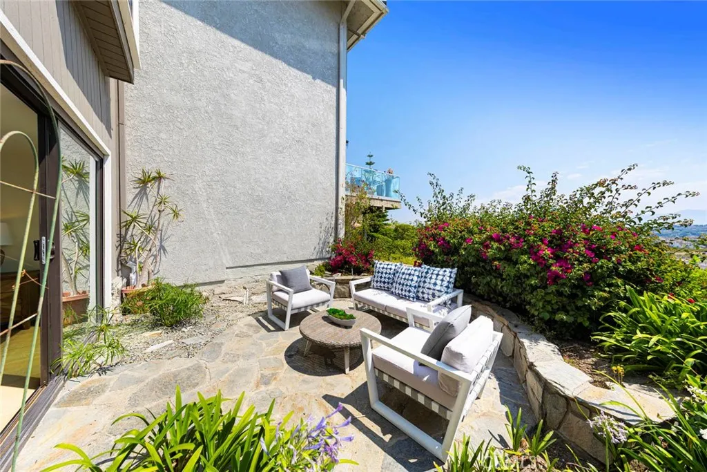 Newport Beach, California 92660, United States, 2 Bedrooms Bedrooms, ,2 BathroomsBathrooms,Residential,Active,161759