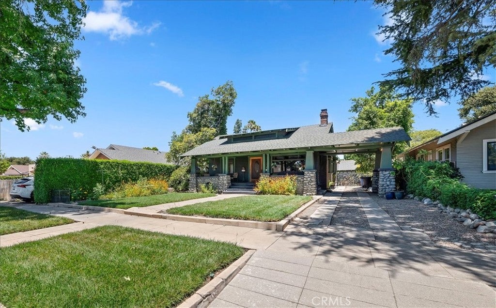 165 E Columbia Avenue